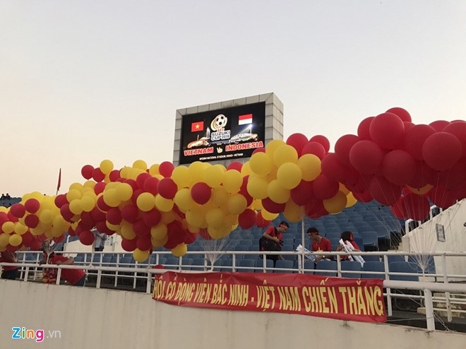 Co dong vien san sang tiep lua cho doi tuyen Viet Nam hinh anh 1