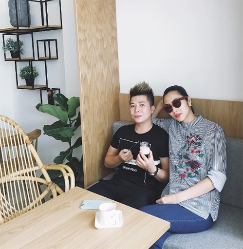 tang thanh ha gay sot khi khoe anh bung bau be con ben cay thong noel - 3