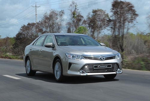 toyota-camry-moi-gia-tu-1-1-ty-tai-viet-nam