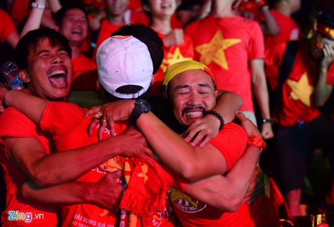 Viet Nam 2-2 Indonesia (HP1): Ban thua tren cham 11 m hinh anh 2