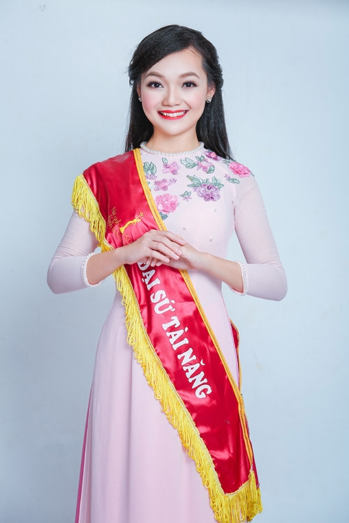  Mỹ Linh là nữ sinh ưu tú của trường Nhân văn 