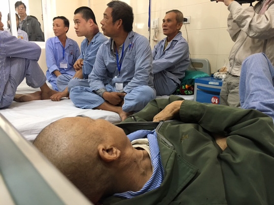 Bộ trưởng Y tế “nóng mặt” nhìn cảnh 4 bệnh nhân/giường
