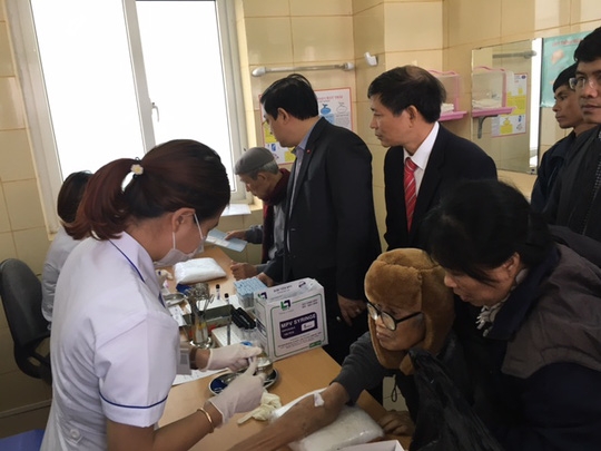  Lãnh đạo Bộ Y tế kiểm tra số thứ tự xét nghiệm tại BV K sau khi có thông tin người quen nhân viên BV chen ngang 