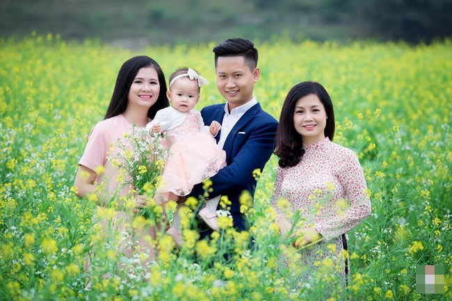 Không thể tin được người phụ nữ xinh đẹp này đã là bà nội tuổi 51! - Ảnh 2.