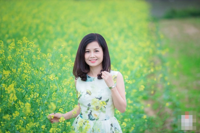 Không thể tin được người phụ nữ xinh đẹp này đã là bà nội tuổi 51! - Ảnh 7.