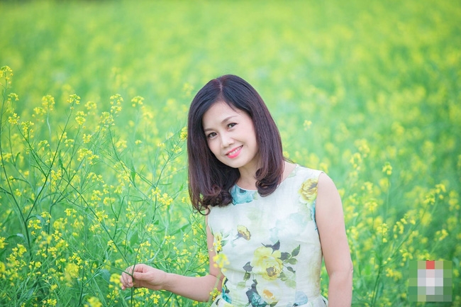 Không thể tin được người phụ nữ xinh đẹp này đã là bà nội tuổi 51! - Ảnh 9.