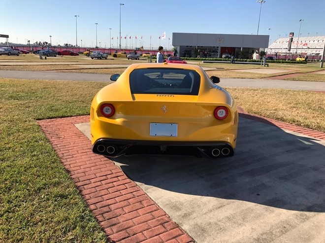 Sieu xe Ferrari doc nhat vo nhi cua bac si nha khoa hinh anh 3