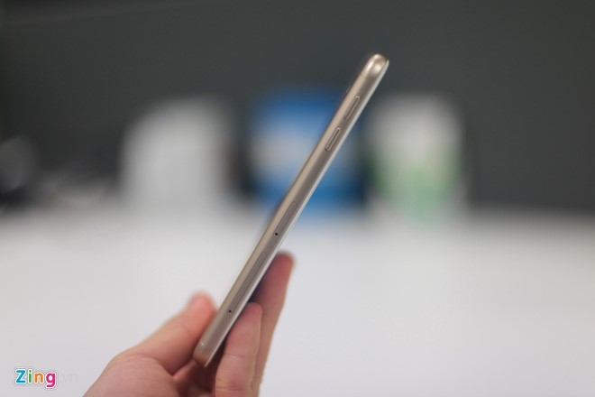 Anh thuc te Samsung Galaxy J5 Prime gia 5 trieu vua len ke hinh anh 3