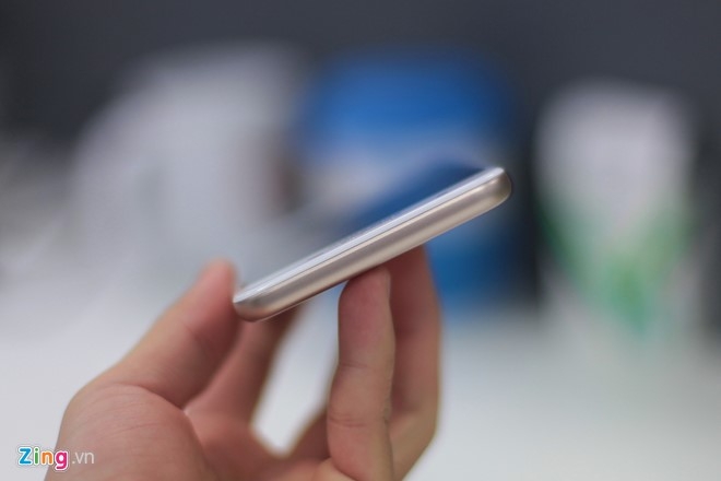 Anh thuc te Samsung Galaxy J5 Prime gia 5 trieu vua len ke hinh anh 5