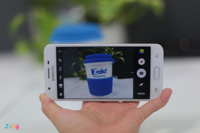 Anh thuc te Samsung Galaxy J5 Prime gia 5 trieu vua len ke hinh anh 9
