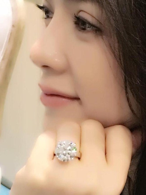 ly nha ky lap lung chuyen sap len xe hoa va ngam khoe nhan dinh hon - 1
