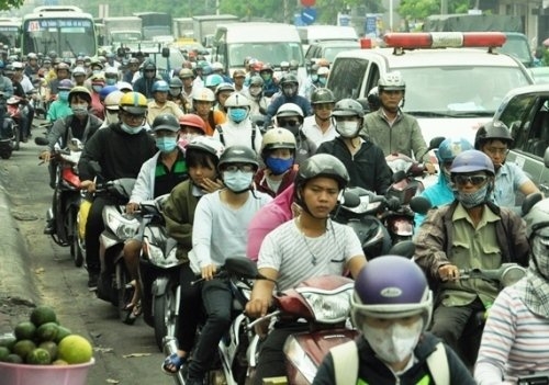 Cửa ngõ Tân Sơn Nhất kẹt cứng bất thường giữa trưa