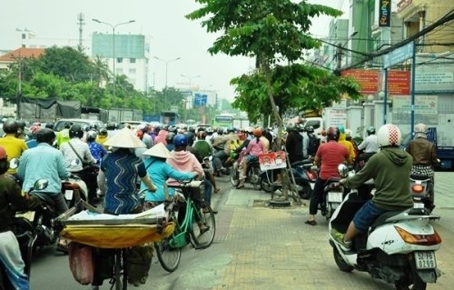Cửa ngõ Tân Sơn Nhất kẹt cứng bất thường giữa trưa