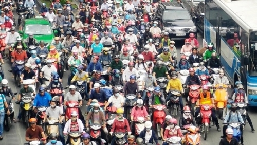 Cửa ngõ Tân Sơn Nhất kẹt cứng bất thường giữa trưa