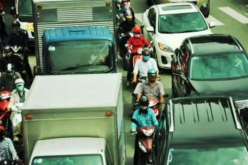 Cửa ngõ Tân Sơn Nhất kẹt cứng bất thường giữa trưa