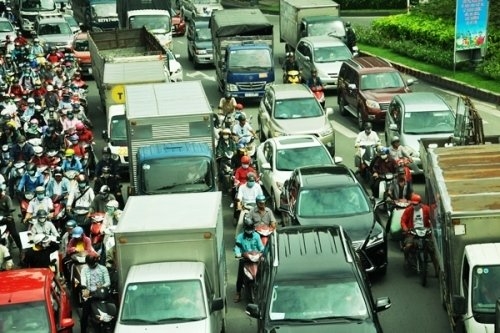 Cửa ngõ Tân Sơn Nhất kẹt cứng bất thường giữa trưa