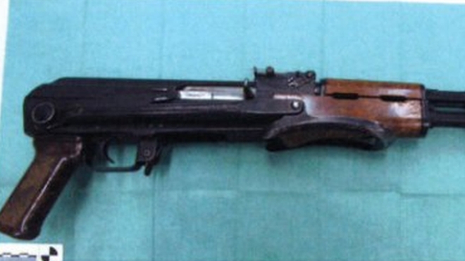  Khẩu AK-47 thu được tại nhà nghi phạm. Ảnh: OPEN BAAR MINISTERIE 