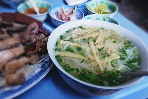 Đi canh giờ, xếp hàng chờ ghế: Quán ăn 'không nhanh hết phần'