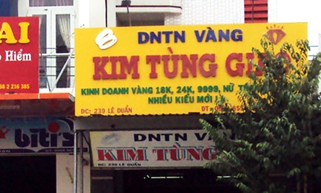 Gia dinh toi pham trom 1 ty dong cua tiem vang giua trua hinh anh 1