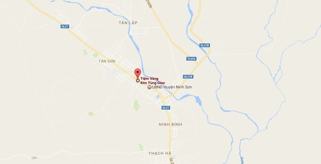 Gia dinh toi pham trom 1 ty dong cua tiem vang giua trua hinh anh 2