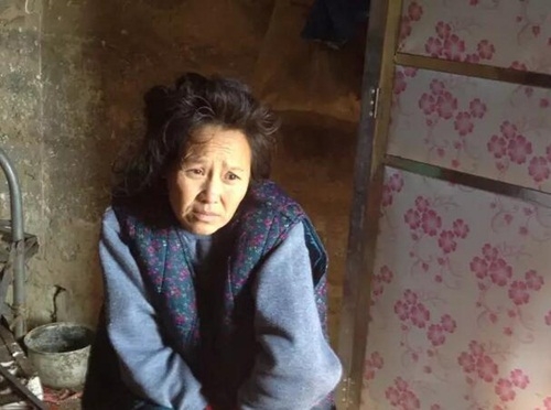 kinh hai co dau tq bat day tu quan tai khien ca lang bo chay hinh anh 4