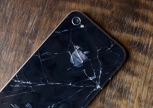 apple-thua-kien-vi-dung-iphone-tan-trang-khi-bao-hanh