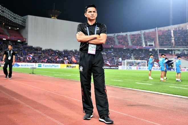 HLV Kiatisak lo lang truoc chung ket luot di AFF Cup hinh anh 1