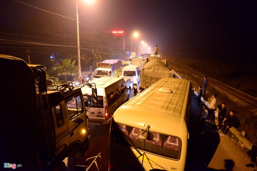 Ket cung 3 gio dong ho tren quoc lo 1 hinh anh 4