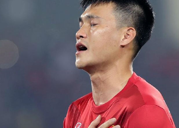 le cong vinh chia se ly do vi sao lai khoc khi hat quoc ca hinh anh 1