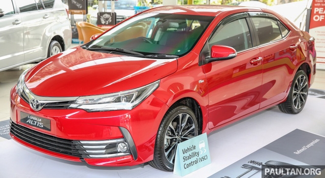  Vào hồi cuối tháng 11 vừa qua, mẫu sedan cỡ nhỏ Toyota Corolla Altis nâng cấp đã chính thức ra mắt tại thị trường Thái Lan với giá dao động từ 799.000 - 1.079.000 Baht, tương đương 508 - 686 triệu Đồng. Đến nay, Toyota Corolla Altis 2017 tiếp tục được giới thiệu tại thị trường Malaysia với giá cao hơn. 