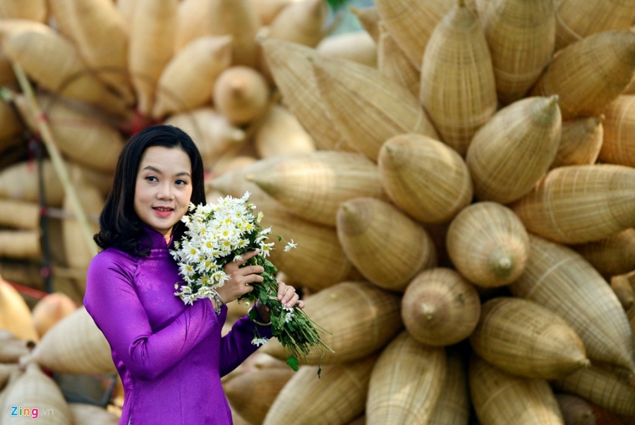 Ao toi, do gom nhieu mau sac tren pho di bo hinh anh 9