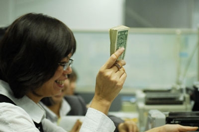  Tỷ giá USD/VND tăng mạnh trở lại 