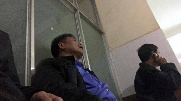 Ảnh: Nổ tại trụ sở công an, hàng chục nhà dân bị thủng trần, cửa kính vỡ tung - Ảnh 8.