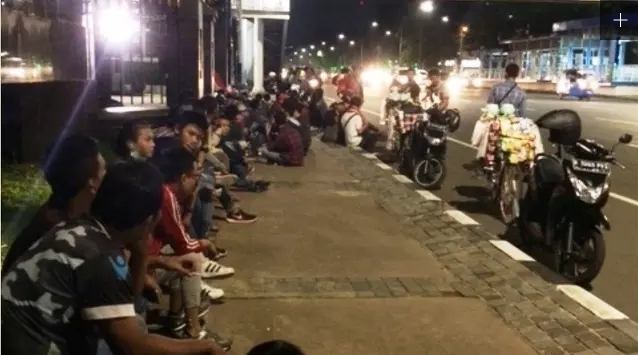 CDV Indonesia trang dem, chen lan nghet tho tim ve chung ket hinh anh 2