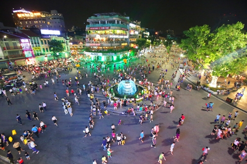 ha-noi-tiep-tuc-thi-diem-khong-gian-di-bo-ho-guom