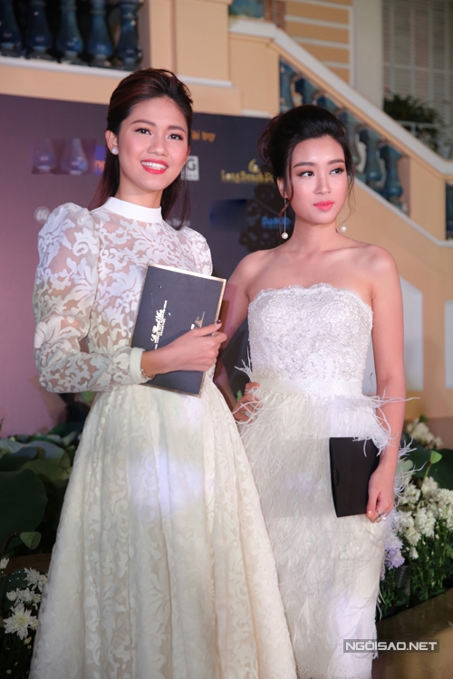 Thanh Tú, Đỗ Mỹ Linh đọ sắc cùng váy trắng gợi cảm.