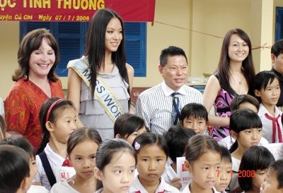Tình tin đồn siêu tỷ phú của Ngọc Trinh có 5 con và ly dị 2 lần