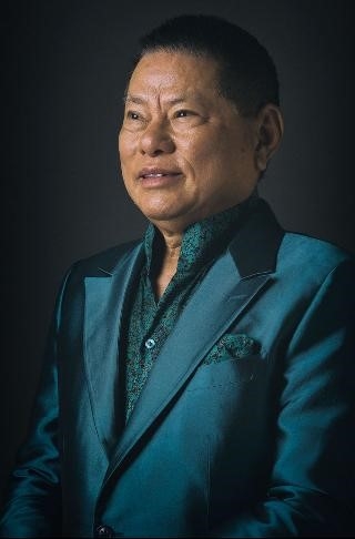 Ty phu USD duoc cho la ban trai Ngoc Trinh giau nho dau? hinh anh 1
