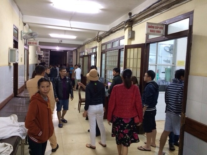 Bên ngoài khoa cấp cứu BVĐK tỉnh Đắk Lắk, nơi nạn nhân vụ nổ được đưa vào khi vừa xảy ra vụ nổ /// Ảnh: Ngọc Anh