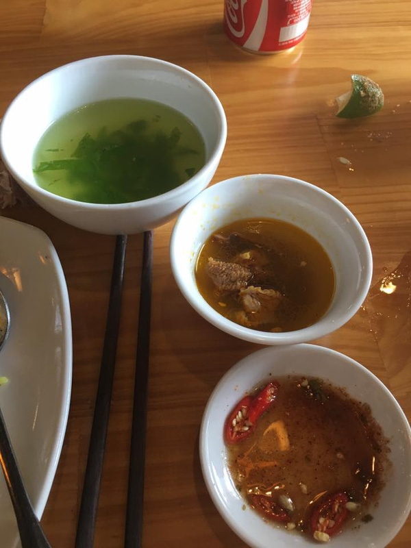 Chị em công sở rần rần khoe đồ ăn trưa: Người mì gói cầm hơi, người thịt cá sang chảnh ngập bàn - Ảnh 10.