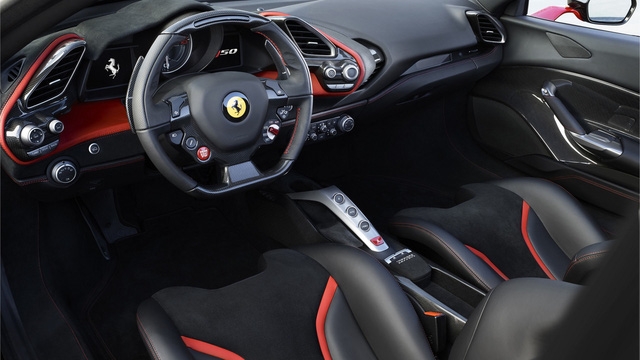 Chiếc Ferrari J50 này được trang bị tay lái bên trái. 