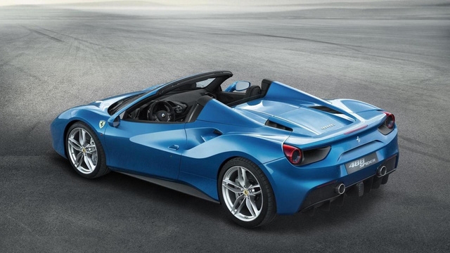  ... so với 488 Spider. 