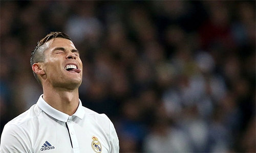ronaldo-toi-nhu-nguoi-vo-toi-ngoi-tu-vi-tin-don-tron-thue