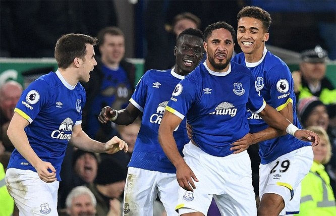 Thua ngược Everton, Arsenal 'nếm mùi đau khổ'