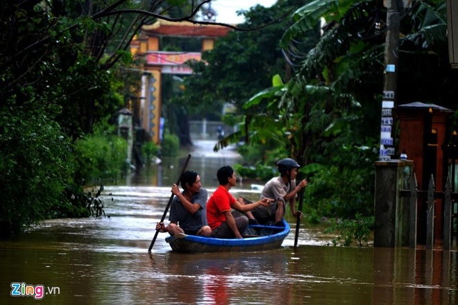 Thuy dien dong loat xa lu, nhieu noi o Quang Nam ngap sau hinh anh 4