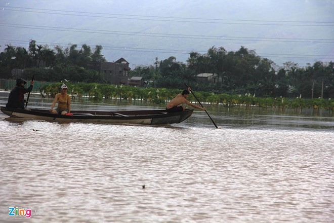 Thuy dien dong loat xa lu, nhieu noi o Quang Nam ngap sau hinh anh 9