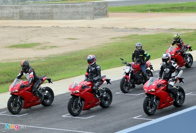 Cac dong moto Ducati giam gia manh tai Viet Nam hinh anh 2