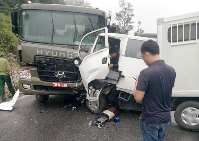 Cong an, quan doi cung dieu tra vu xe cho pham nhan gap nan hinh anh 1