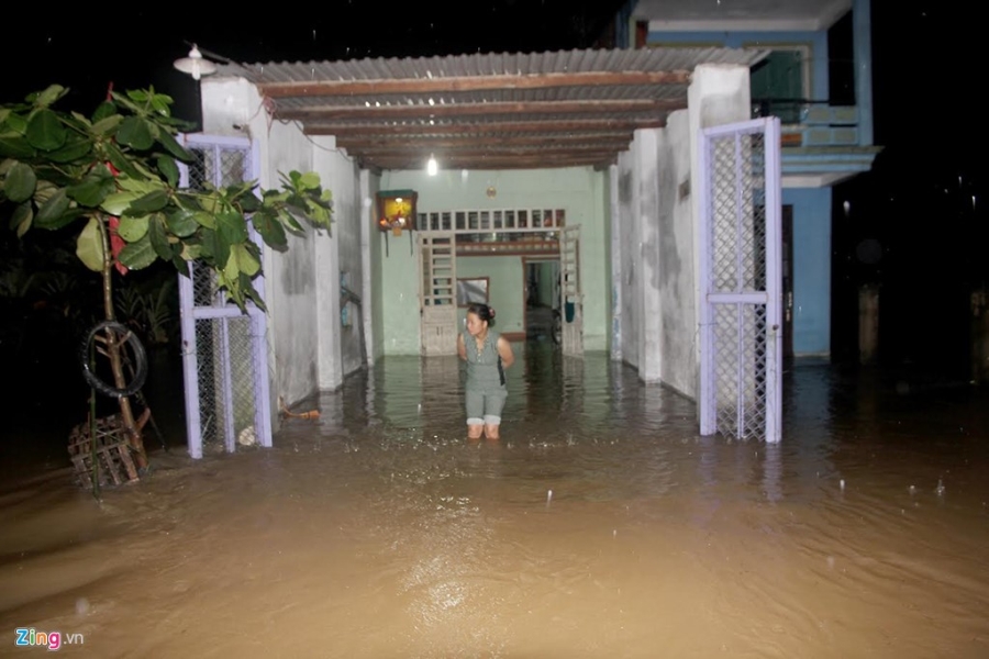 Dan Quang Nam trang dem chay lu hinh anh 3