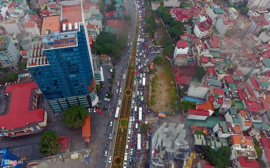 Ket cung giao thong tren tuyen buyt nhanh BRT trong mua hinh anh 2